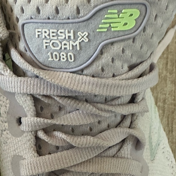 New Balance Running Shoes Fresh Foam 1080, Women Size 9 - Picture 6 of 8